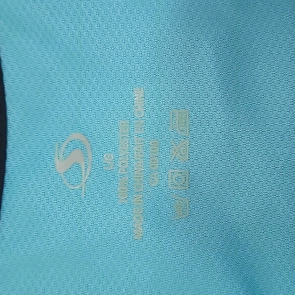 Sportek Workout Top with built in sport bra - Picture 6 of 9